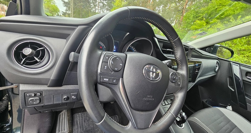 Toyota Auris cena 70000 przebieg: 58900, rok produkcji 2016 z Warszawa małe 79